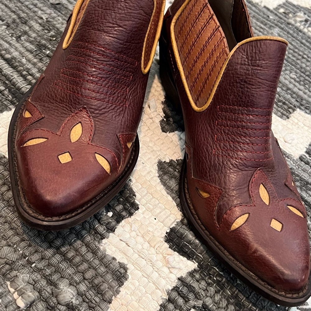 Women’s Lucky brand western style shoes. Size 7 1/2